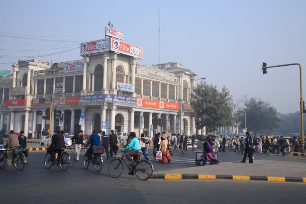 Phim người lớn “hạng nặng” đột nhiên trình chiếu tại trạm tàu điện đông khách - 2 Trước cửa trung tâm thương mại Connaught Place, Dehli, Ấn Độ, nơi xảy ra sự việc