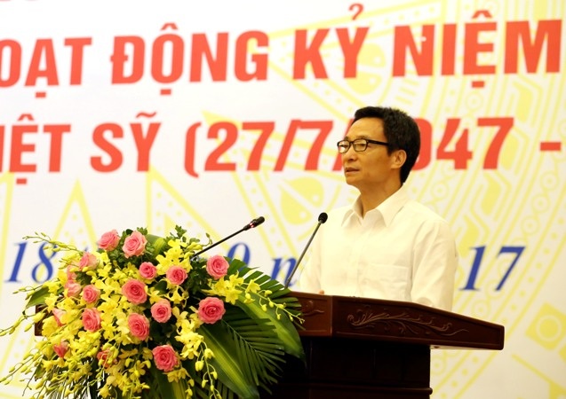 Tri ân người có công là trách nhiệm và tình cảm - 1
Phó Thủ tướng Vũ Đức Đam phát biểu tại hội nghị