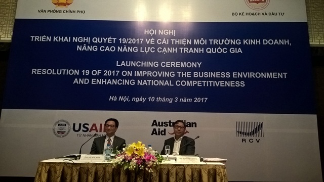 Phó Thủ tướng Vũ Đức Đam: Không để Nghị định có hiệu lực rồi mà phải đợi Thông tư! - 1
Phó Thủ tướng Vũ Đức Đam tại Hội nghị triển khai Nghị quyết 19-2017/NQ-CP năm 2017 (ảnh: Nguyễn Tuyền)