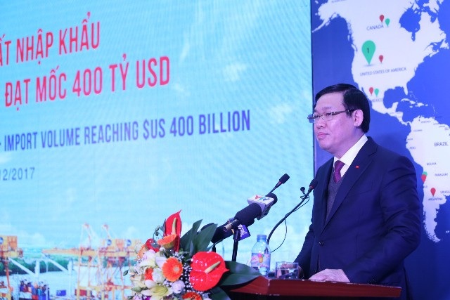 Phó Thủ tướng: Xuất nhập khẩu sau 2 năm tăng 100 tỷ USD là “kỳ tích” - 1 Phó Thủ tướng Vương Đình Huệ tại Hội nghị ghi nhận xuất nhập khẩu của Việt Nam đạt 400 tỷ USD