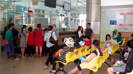 Giảm thời gian chờ đợi cho người bệnh nhờ "phòng khám một cửa" - 1 Mô hình phòng khám một cửa tại Hùng Vương bước đầu mang lại kết quả khả quan