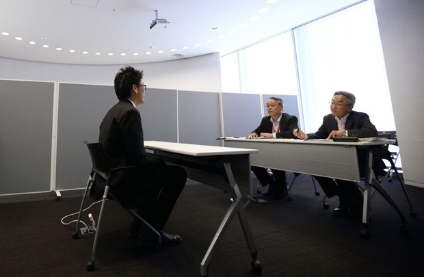 Cách vượt qua vòng phỏng vấn ở công ty Nhật - 1
Một buổi phỏng vấn tuyển dụng ở Tokyo, Nhật Bản. Ảnh: Tomohiro Ohsumi/Bloomberg