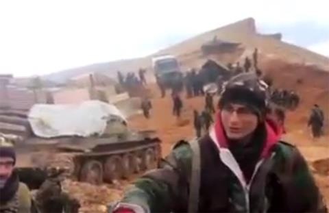 Chiến sự Damascus: Phiến quân không thể đỡ đòn tấn công - 1 Quân đội chính phủ Syria dồn quân ở ngoại ô Damascus.