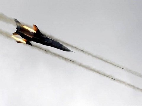 IS tấn công chiến đấu cơ Syria ở Deir Ezzor - 1 Chiến đấu cơ Syria không kích diệt khủng bố ở chiến trường Deir Ezzor