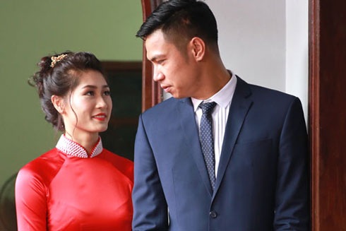 
Hoàng Văn Phương và Trần Thị Thảo trong lễ ăn hỏi.
