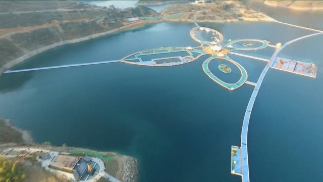 Trung Quốc mở tuyến đường đi bộ khổng lồ trên nước dài 50km - 1 Trung Quốc vừa mở tuyến đường đi bộ trên nước khổng lồ dài 50km