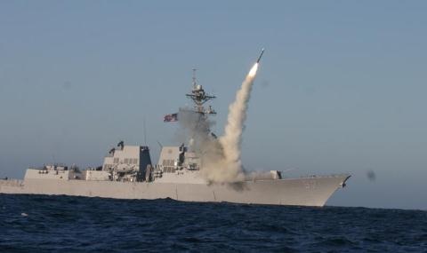 Mỹ hồi sinh Tomahawk sau khi tuyên án tử - 1 Chiến hạm Mỹ phóng Tomahawk Block IV.