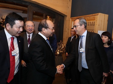 Thủ tướng đối thoại với các tập đoàn công nghệ thông tin tại Davos - 1
Thủ tướng gặp các tập đoàn thành viên WEF trong lĩnh vực công nghệ thông tin. Ảnh: VGP