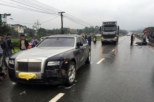 Siêu xe Roll Royce gây tai nạn liên hoàn khiến một người chết - 1
Hiện trường vụ tai nạn giao thông liên hoàn.