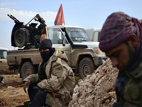 Syria: Hàng trăm phiến quân IS rời Raqqa đến Deir Ezzor - 1 Syria: Hàng trăm phiến quân IS rời Raqqa đến Deir Ezzor - 1