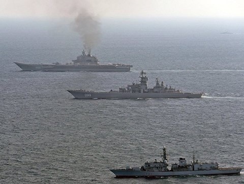 Chiến hạm Anh hộ tống tàu sân bay Nga qua eo biển Manche - 1 Tàu sân bay Đô đốc Kuznetsov đang trên đường về Nga