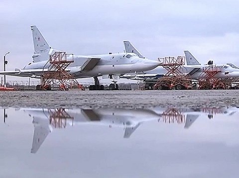 Vì sao không quân Nga ném bom dồn dập xuống Deir Ezzor? - 1 Nga đã triển khai hàng loạt máy bay Tu-22M3 đến ném bom Deir Ezzor