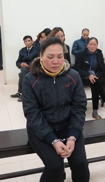 Kẻ thất nghiệp giả làm bác sĩ lừa tiền 800 triệu - 1 Bị cáo Huyền tại phiên tòa sơ thẩm