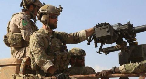 Trump ra lệnh khó, Tigers đè bẹp đối phương ở Aleppo - 1 Quân đội Mỹ đeo cờ của lực lượng người Kurd SDF để chống khủng bố.