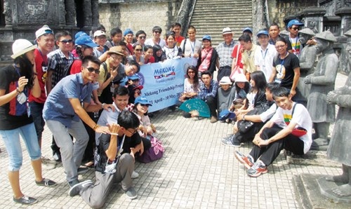 
Bảo cùng đoàn giao lưu văn hóa Mekong Friendship Project 2014 tại Việt Nam.

