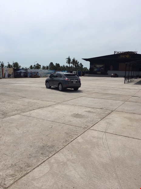 Nhóm đi xe Lexus gắn bảng "Công an đang bắn tốc độ" - 1 Chiếc Lexus bỏ chạy