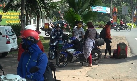 "Phượt" vào Nam sau Tết - 1
Sau Tết, giới trẻ rủ nhau chạy xe máy vào Sài Gòn.