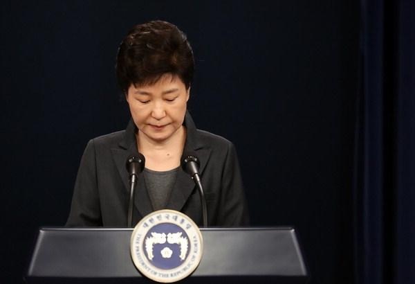 Tổng thống Park Geun-hye lại dính cáo buộc mới - 1 Bà Park Geun-hye, người khiến chính trường Hàn Quốc chao đảo trong thời gian qua.