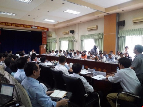 Bí thư Thăng: Bệnh viện phải đi đầu trong ăn sạch, uống sạch - 1 Bí thư Thăng chỉ đạo Sở Y tế cần tiếp tục đẩy mạnh tự chủ bệnh viện. ẢNH: HP