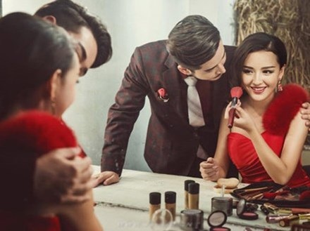 Giám đốc già "cõng" nợ vì thư kí trẻ góp vốn bằng... tình - 1