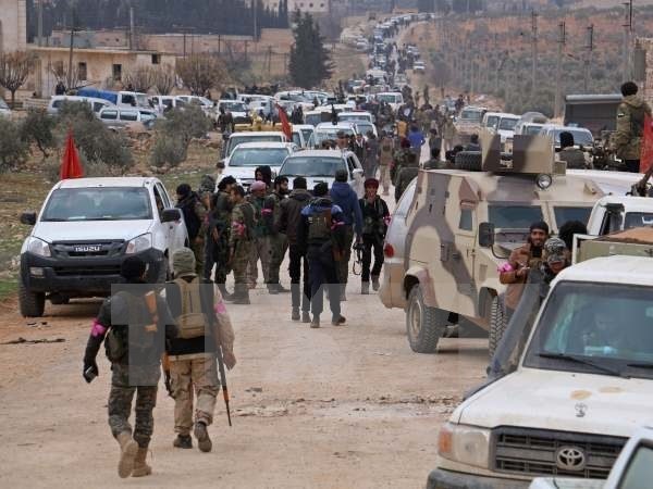 Tổ chức IS rút khỏi thành trì lớn nhất tại miền Bắc Syria - 1 Binh sỹ Thổ Nhĩ Kỳ tiến vào khu vực ngoại ô phía tây Al-Bab ngày 9/2. (Nguồn: AFP/TTXVN)