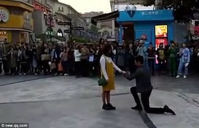 “Hotgirl” từ chối kết hôn vì gia đình bạn trai không có nhà vệ sinh - 1 Cô gái đã chối lời cầu hôn của chàng trai chỉ vì gia đình không có toilet