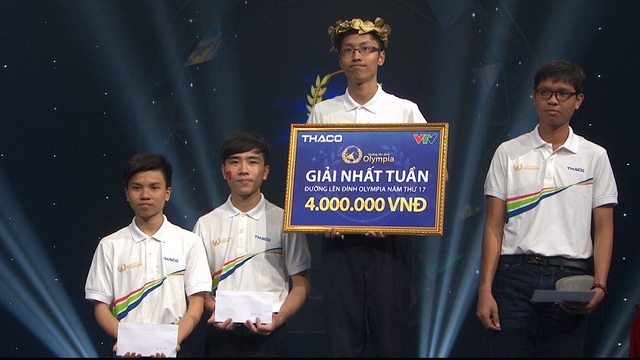Nhà báo Tùng Chi: Đường lên đỉnh Olympia - Không có sự ưu ái trong cuộc thi trong sáng này - 2
Thanh Tùng và Phú Vinh (ngoài cùng bên phải) trong cuộc thi tuần 2 tháng 1 quý 3 của Đường lên đỉnh Olympia 2017.