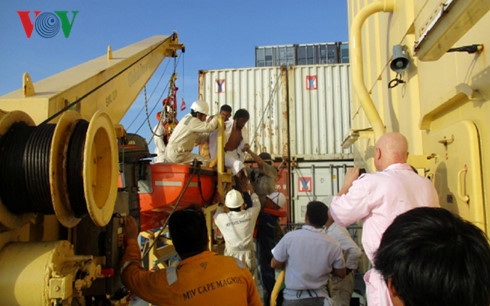 Hai ngư dân Việt gặp nạn được cứu trên vùng biển Thái Lan - 1 Tàu mang quốc kỳ Philippines cứu hai ngư dân Việt Nam gặp nạn