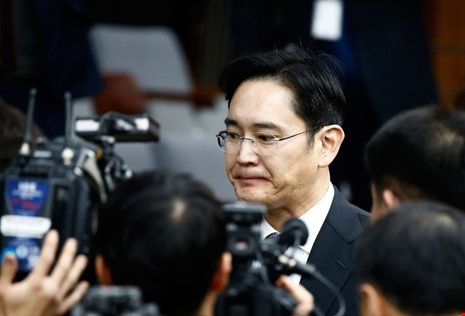 Thêm đại gia Hàn Quốc bị triệu tập thẩm vấn tham nhũng - 1 Phó Chủ tịch Samsung Lee Jae-yong tại một phiên điều trần của Quốc hội Hàn Quốc hồi tháng 12-2016. Ảnh: GETTY IMAGES