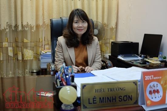 Dạy đạo đức học sinh ngay từ cổng trường - 3 Hiệu trưởng trường Tiểu học Tràng An Lê Minh Sơn.