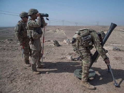 Lính liên minh nhảy dù xuống khu vực gần thành phố Raqqa - 1 Mỹ đã triển khai lực lượng đến gần thành phố Raqqa