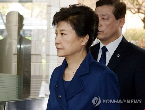 2.000 cảnh sát bảo vệ phiên điều trần bà Park Geun-hye - 1 Cựu Tổng thống Hàn Quốc Park Geun-hye đến dự phiên điều trần sáng 30-3. Ảnh: Yonhap