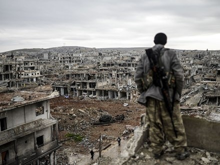 Động thái lạ của Mỹ, Thổ Nhĩ Kỳ, khủng hoảng Syria sắp đến hồi kết? - 1 Khủng hoảng chính trị và nội chiến tàn phá đất nước Syria. Ảnh: Independent