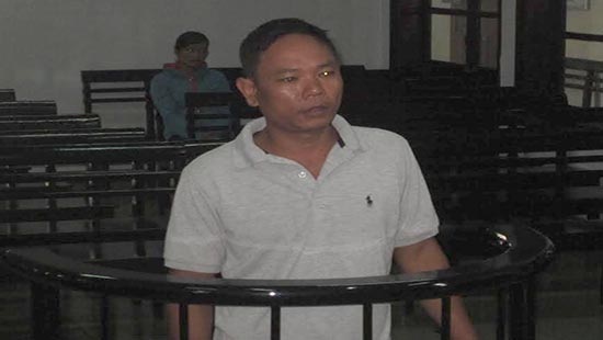 Đánh nữ đồng nghiệp vì tranh giành dụng cụ lao động - 1 Bị cáo Hà Thanh Bình trước vành móng ngựa.