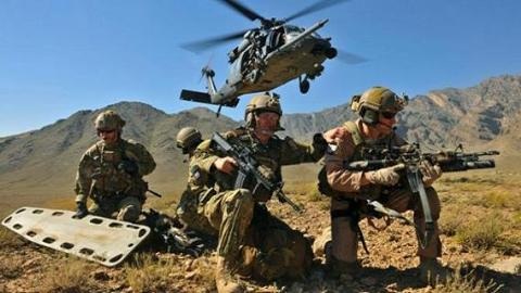 Mỹ lại nhảy dù xuống Deir Ezzor, SAA thêm nguy cơ mới - 1 Đặc nhiệm của liên quân Mỹ lại đổ bộ đánh IS ở Deir Ezzor
