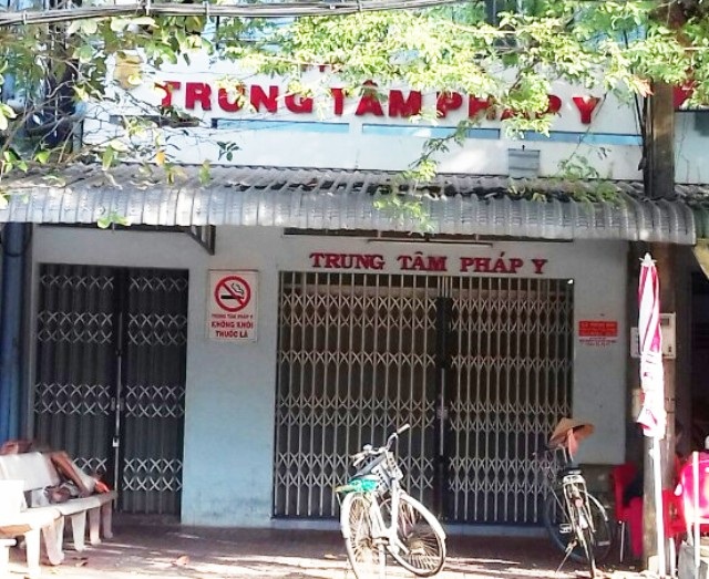 Ban Giám đốc Sở Y tế Cà Mau bị đề nghị kiểm điểm vì nhiều hạn chế - 2 Do cả tỉnh Cà Mau chỉ có ông Trần Việt Bắc là Giám định viên tư pháp, nên từ khi ông bị cho thôi giữ chức vụ và miễn nhiệm chức danh Giám định viên đến nay, Trung tâm Pháp y tỉnh Cà Mau đã phải tạm thời đóng cửa.
