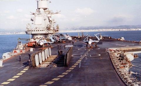 Nga biến tàu Đô đốc Kuznetsov thành "quái vật biển" - 1 Tàu sân bay Đô đốc Kuznetsov sẽ được sửa chữa và nâng cấp sau khi đã xuất hiện một số lỗi.