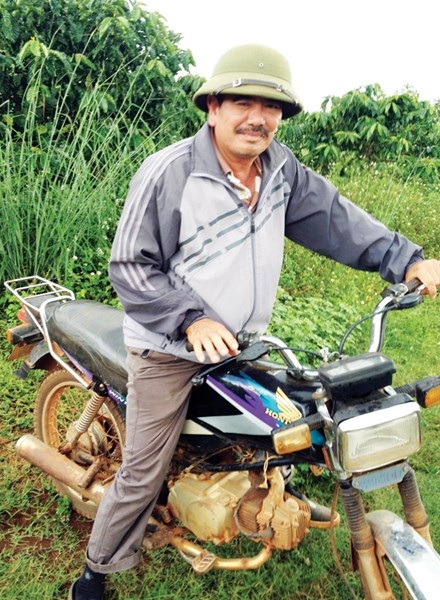 Tỷ phú Hà thành trên cao nguyên - 1 Ông Ngọ phải cưỡi xe máy đi kiểm tra trang trại vì quá rộng lớn.