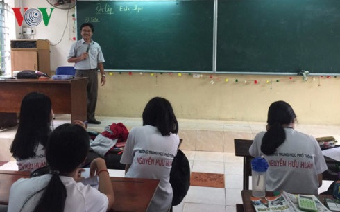 Kỳ thi THPT Quốc gia năm 2017: Ôn tập phải có chủ điểm - 1 Học sinh ôn tập trước kỳ thi THPT Quốc gia 2017.