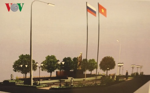 Tượng Đài Bác Hồ trên thành phố quê hương Lenin - Ulianovsk - 1 Ảnh chụp mô hình Quần thể Quảng trường và tượng đài Hồ Chí Minh ở thành phố quê hương Lenin Ulianovsk.