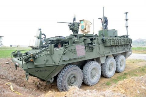 Xem vũ khí laser trên xe Stryker đốt cháy mục tiêu - 1 Xem vũ khí laser trên xe Stryker đốt cháy mục tiêu - 1