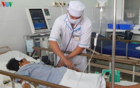 Bình Thuận: Cả gia đình nhập viện vì ăn ốc biển độc - 1
Cháu Huỳnh Đức Nghĩa hôn mê sâu.