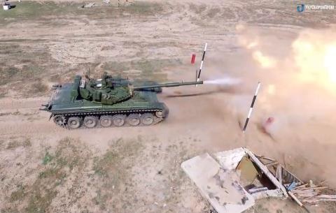 Ukraine có thay đổi được gì khi dùng T-80 tại Donbass - 1 Tăng T-80 của Ukraine.