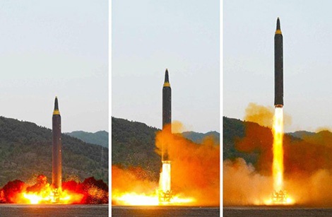 Không ai muốn vượt quá "giới hạn đỏ"! - 1 Tên lửa Hwasong-12 của Triều Tiên rời bệ phóng ngày 14-5. Ảnh: Rodong Sinmun.