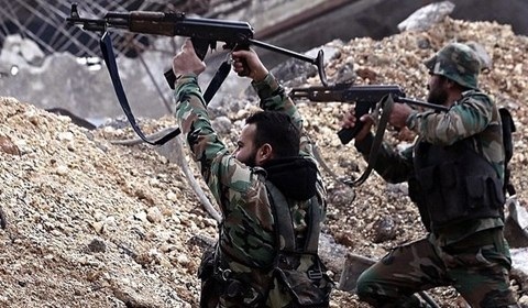 Quân đội Syria đánh bại cuộc tấn công lớn nhất của IS ở Deir Ezzor - 1 Binh sĩ quân đội Syria giao chiến