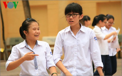 Tuyển sinh vào lớp 10 căng thẳng hơn thi đại học - 1 Kỳ thi tuyển sinh vào lớp 10 ở Hà Nội căng thẳng với tỷ lệ chọi cao.
