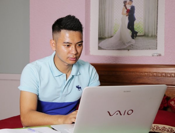 Giảng viên đại học, tranh thủ làm thêm 120 triệu đồng/tháng - 1
Chàng trai trẻ kiếm tiền từ kinh doanh trên mạng