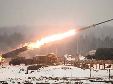 Quân đội Syria dùng bệ phóng tên lửa tân tiến của Nga tấn công IS - 1 Quân đội Syria dùng bệ phóng tên lửa tân tiến của Nga tấn công IS - 1