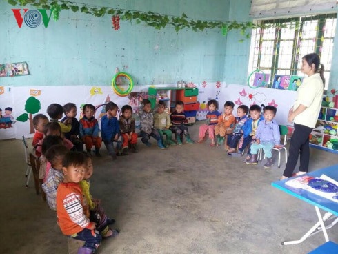 Bỏ biên chế giáo viên có nâng chất lượng giáo dục? - 1 Đối với giáo viên dạy ở vùng sâu, vùng xa cần có chế độ đãi ngộ hợp lý.