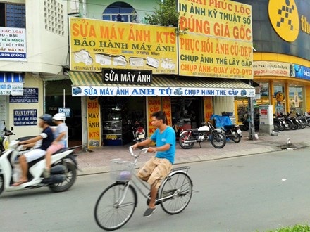 Nghề sửa máy ảnh - Vinh quang và tàn lụi - 1 Đìu hiu tiệm sửa máy ảnh.